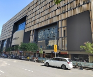 大型戶外LED屏讓濟南某商務(wù)樓宇成商業(yè)美學新地標